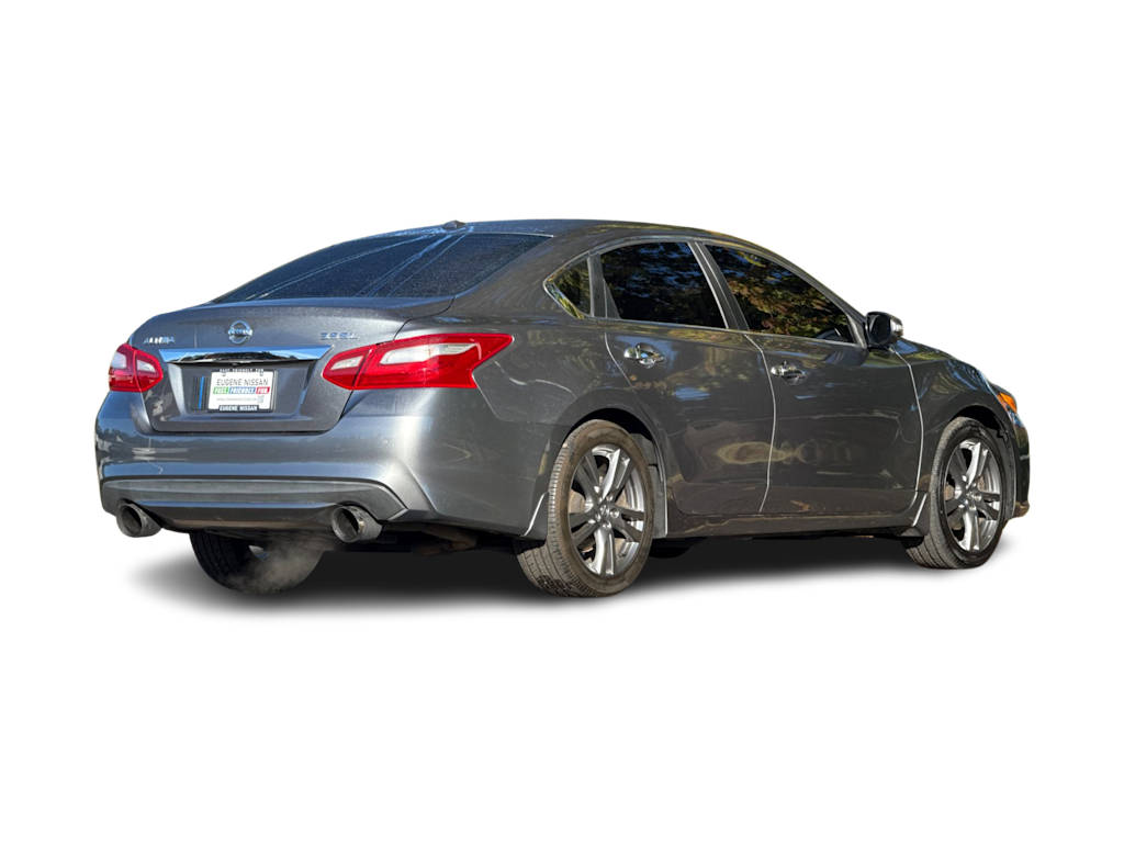 Thumbnail: 2018 Nissan Altima - 18
