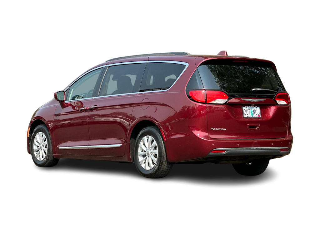 Thumbnail: 2017 Chrysler Pacifica - 4