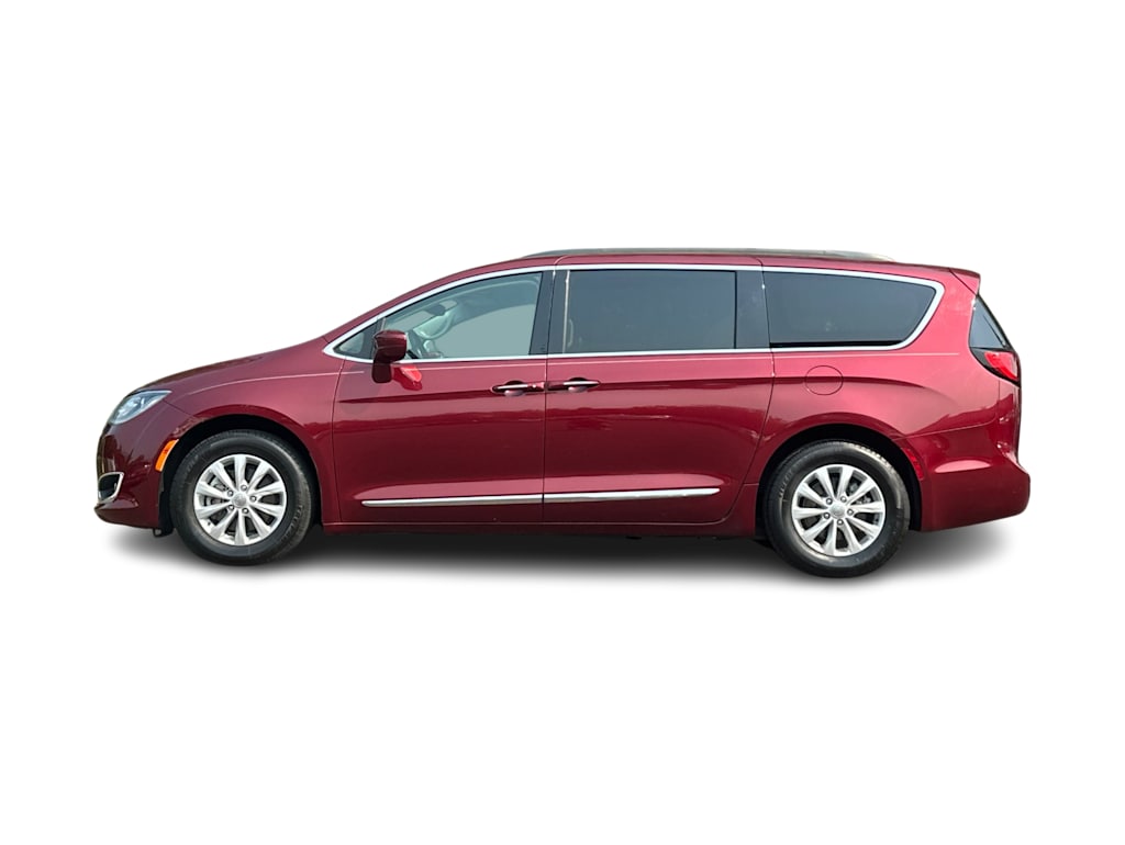 Thumbnail: 2017 Chrysler Pacifica - 3