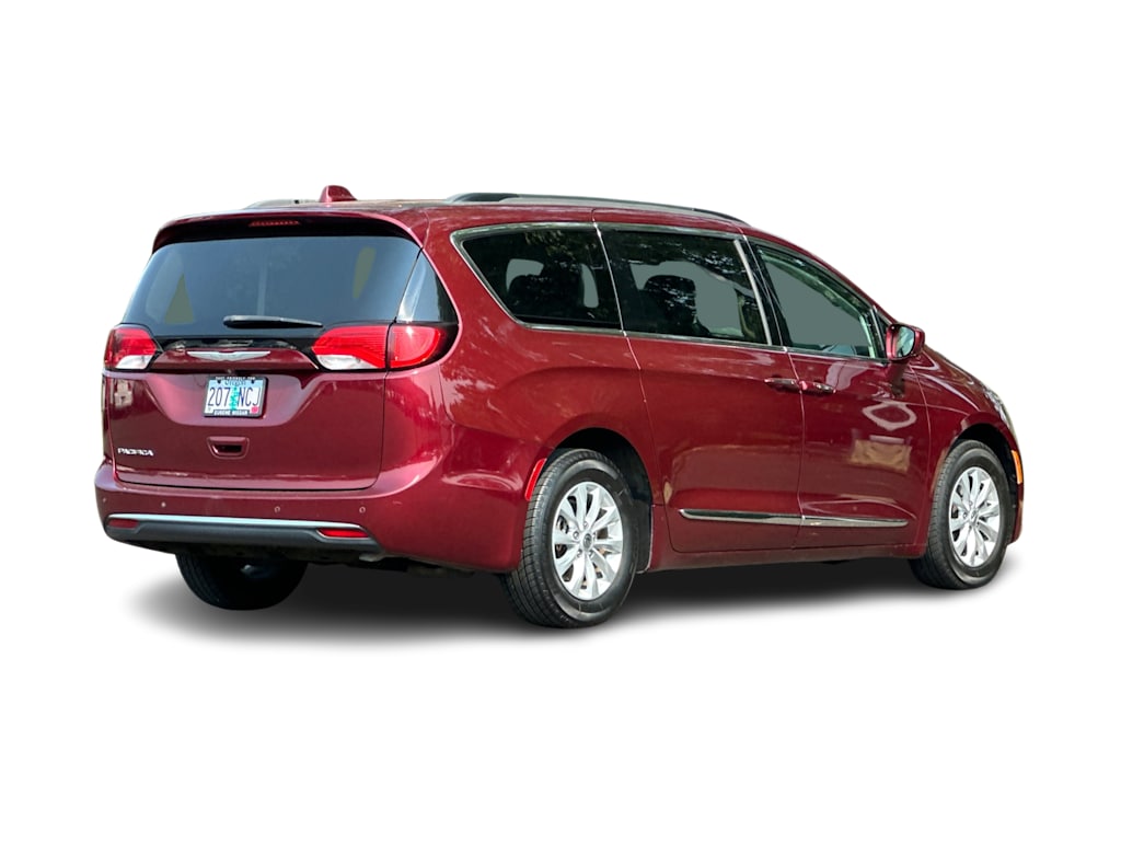 Thumbnail: 2017 Chrysler Pacifica - 17