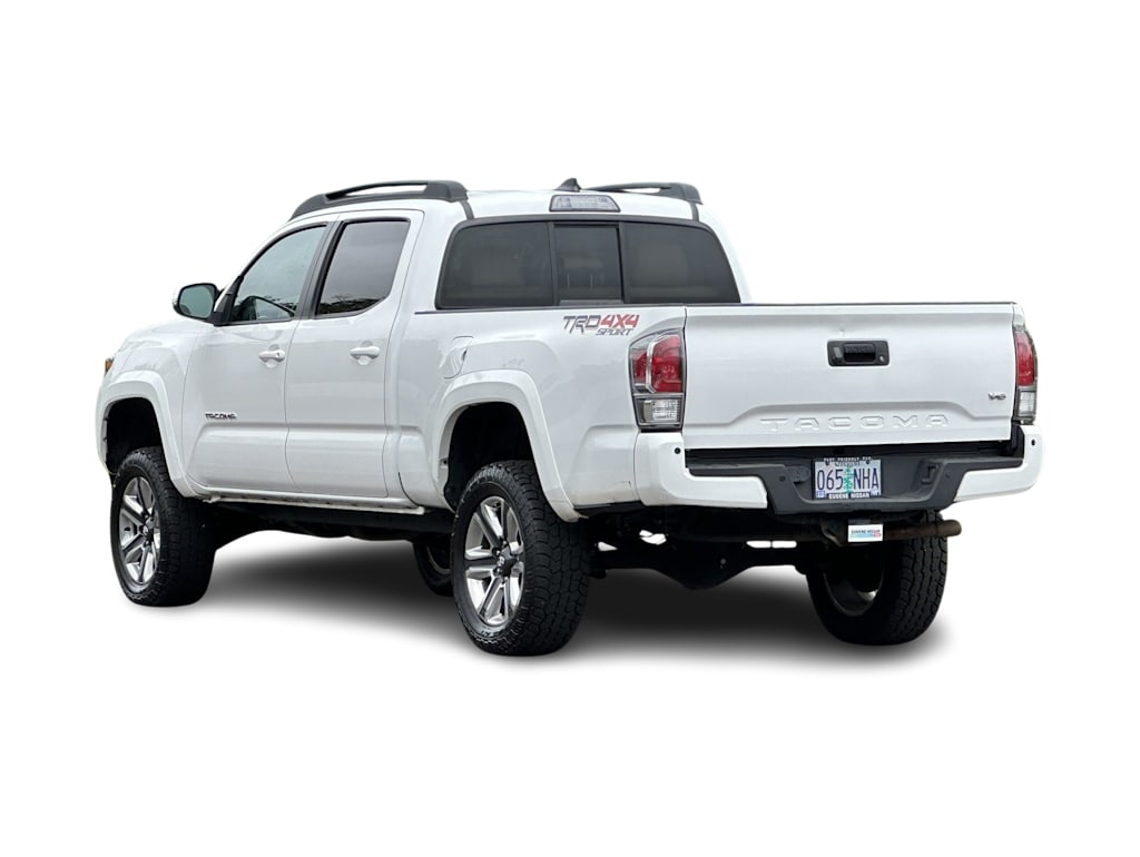 Thumbnail: 2016 Toyota Tacoma - 4