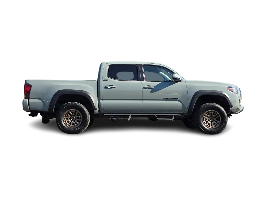Thumbnail: 2022 Toyota Tacoma - 18