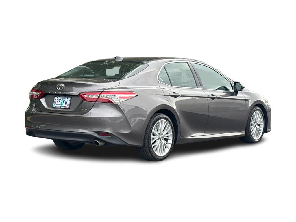 Thumbnail: 2018 Toyota Camry - 17