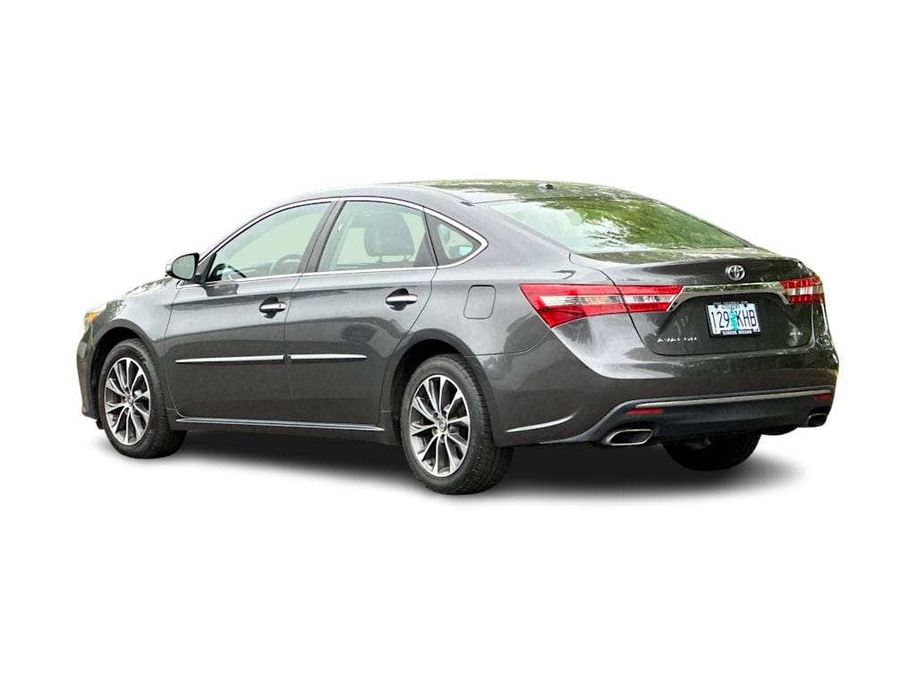 Thumbnail: 2017 Toyota Avalon - 4