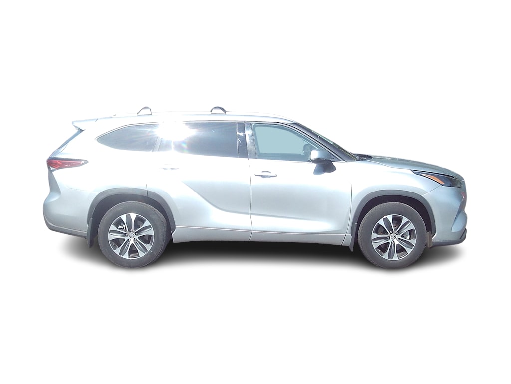 Thumbnail: 2022 Toyota Highlander - 8
