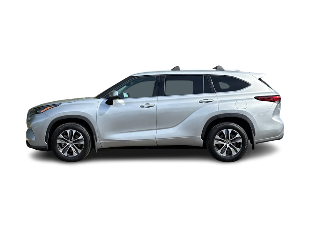 Thumbnail: 2022 Toyota Highlander - 3