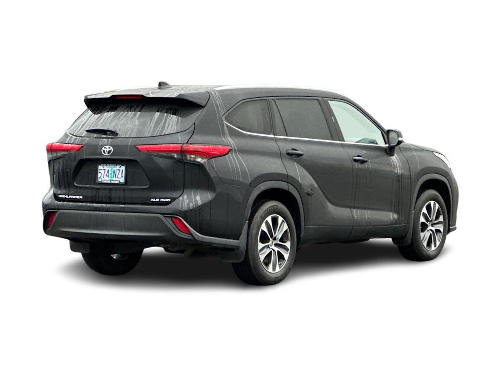 Thumbnail: 2022 Toyota Highlander - 18