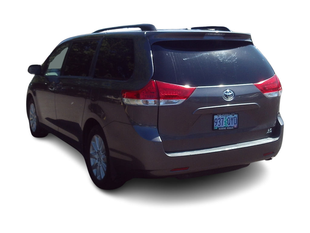 Thumbnail: 2014 Toyota Sienna - 3