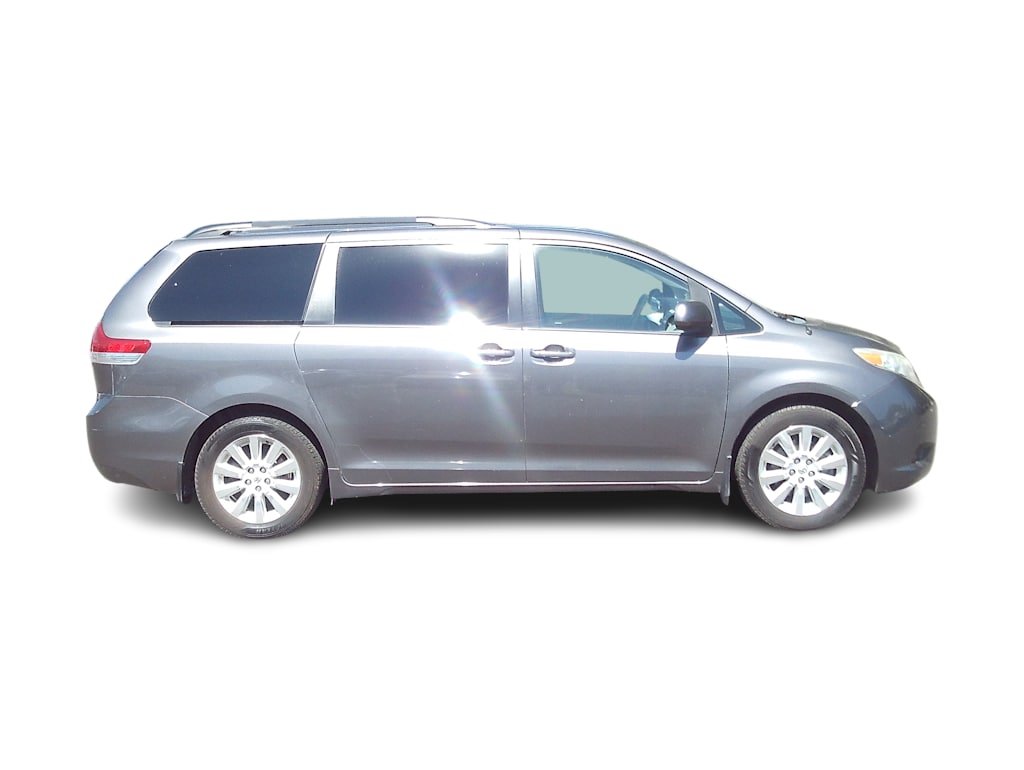 Thumbnail: 2014 Toyota Sienna - 8
