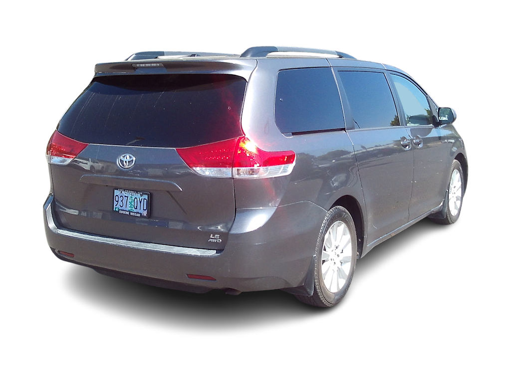 Thumbnail: 2014 Toyota Sienna - 7