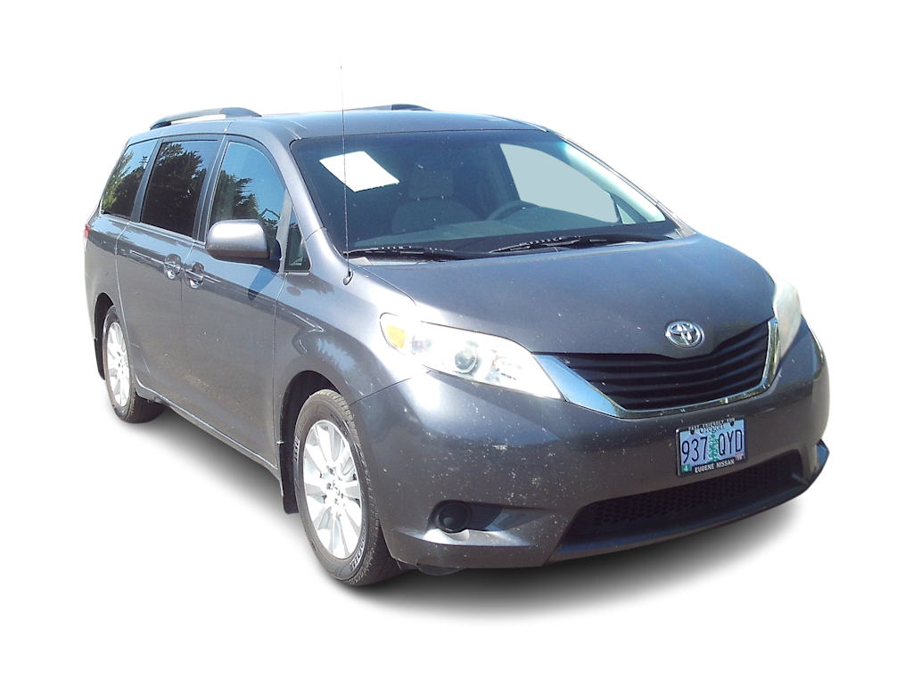 Thumbnail: 2014 Toyota Sienna - 9