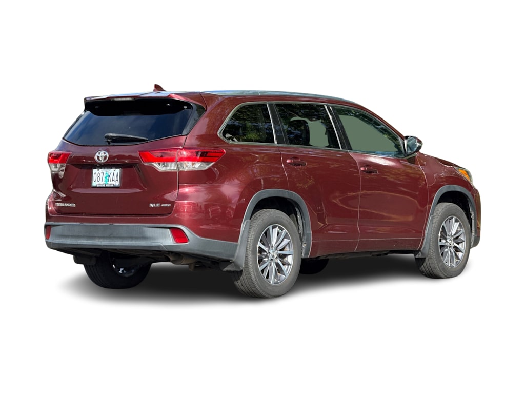 Thumbnail: 2017 Toyota Highlander - 18