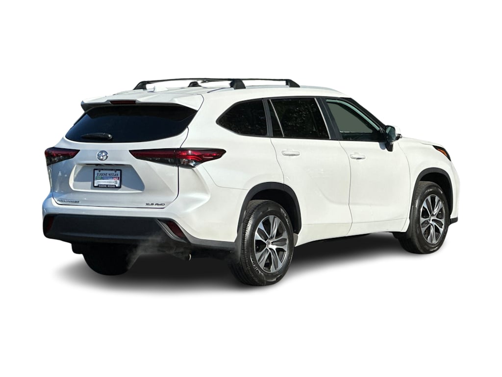 Thumbnail: 2023 Toyota Highlander - 18