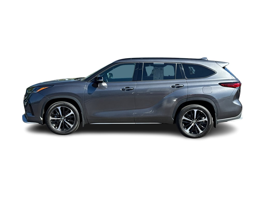 Thumbnail: 2022 Toyota Highlander - 3