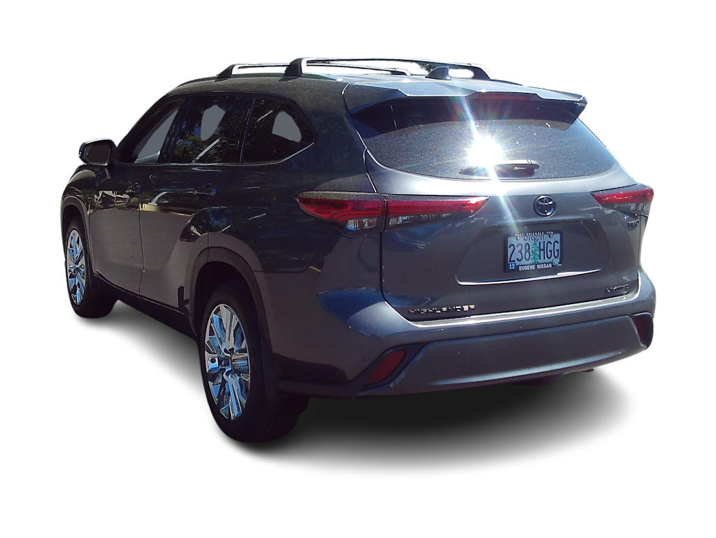 Thumbnail: 2023 Toyota Highlander - 3