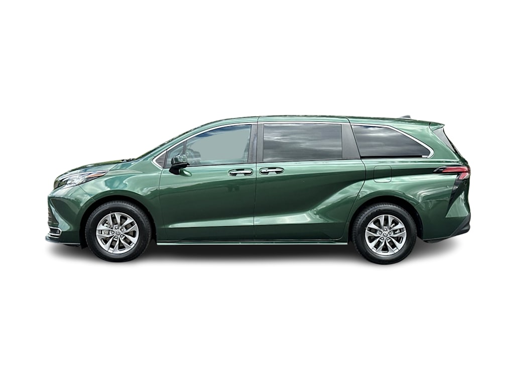 Thumbnail: 2022 Toyota Sienna - 3