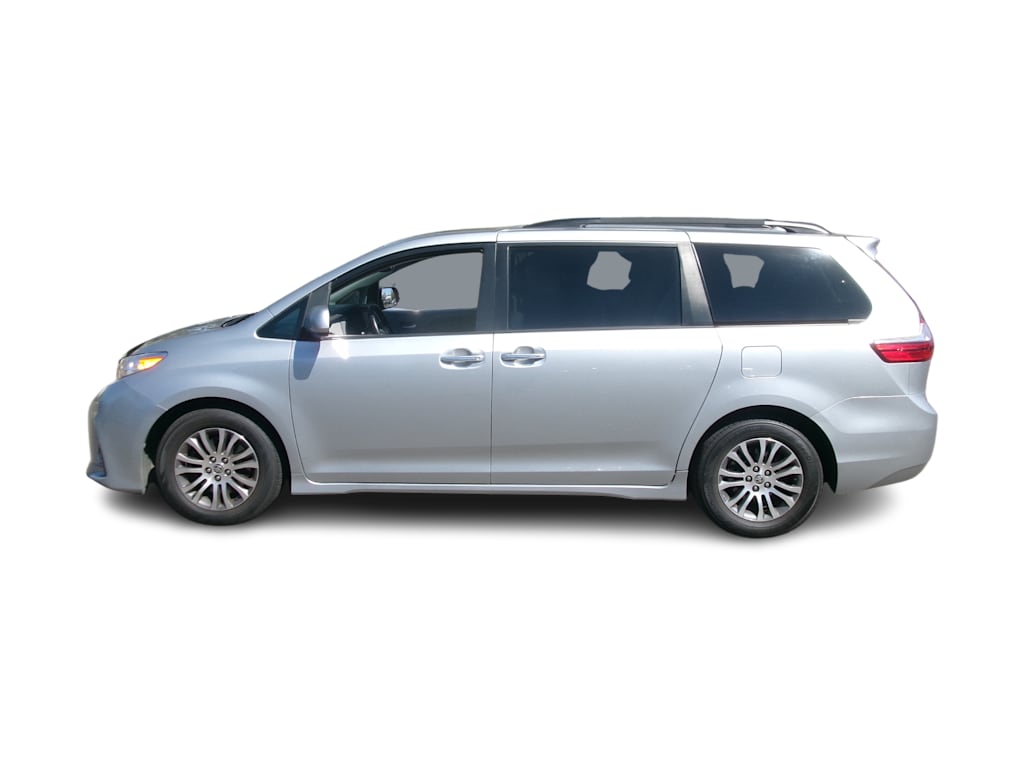 2020 Toyota Sienna XLE 2