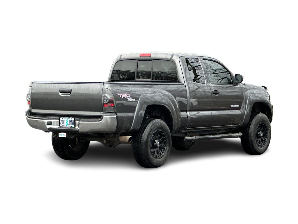 Thumbnail: 2011 Toyota Tacoma - 16