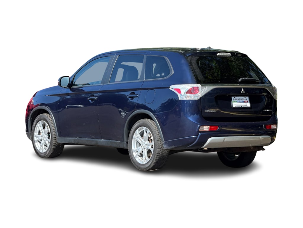 Thumbnail: 2015 Mitsubishi Outlander - 4