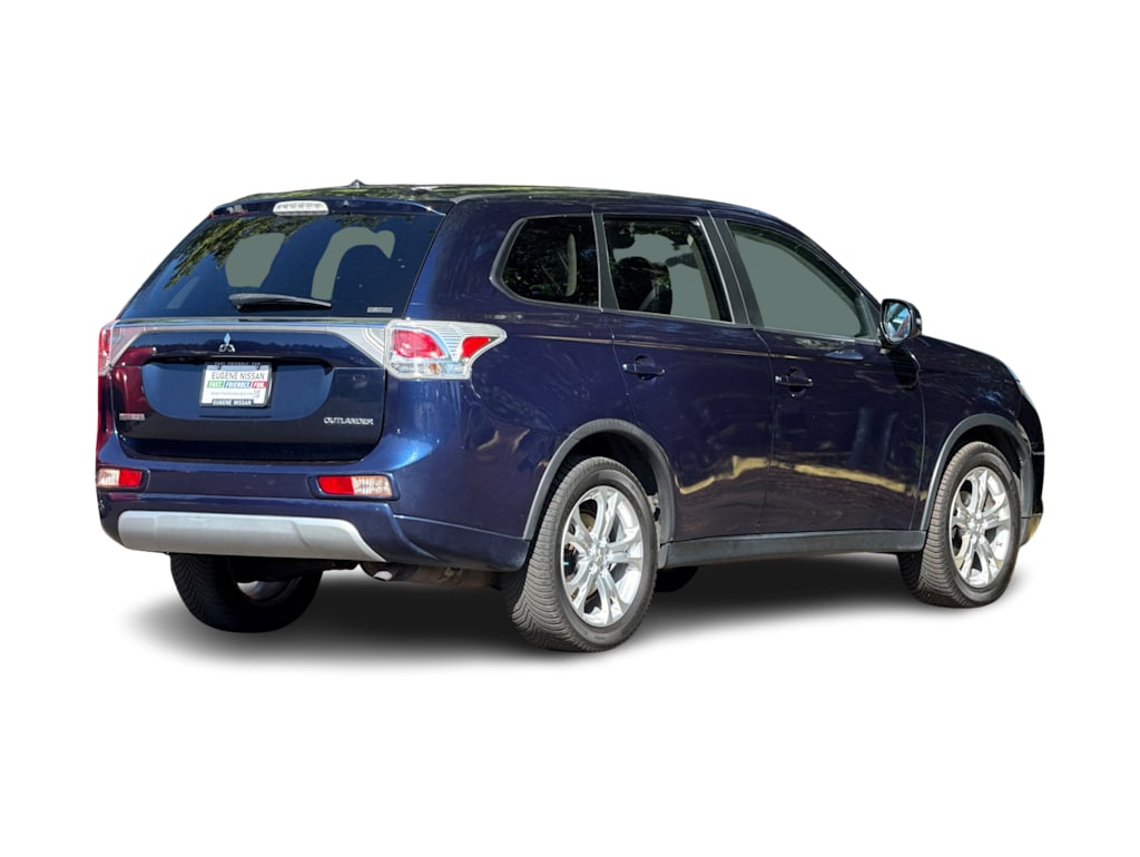 Thumbnail: 2015 Mitsubishi Outlander - 18