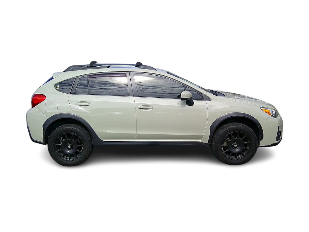 Thumbnail: 2017 Subaru Crosstrek - 10