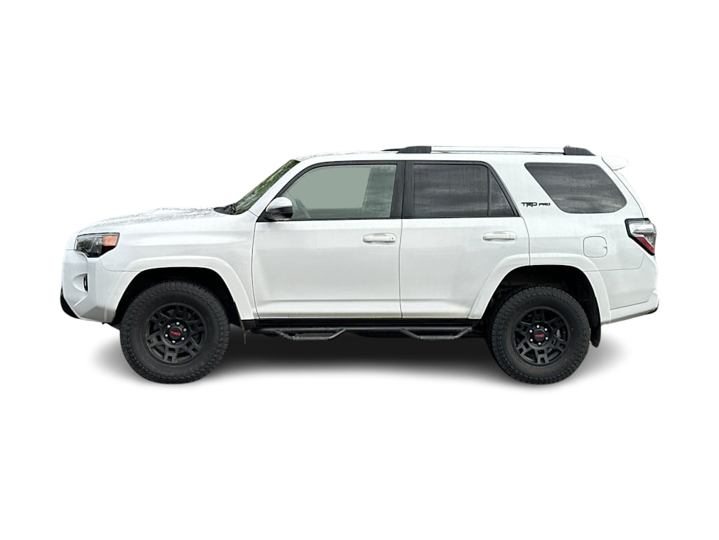 Thumbnail: 2016 Toyota 4Runner - 3