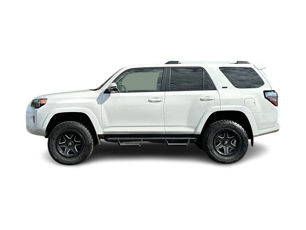 Thumbnail: 2019 Toyota 4Runner - 3