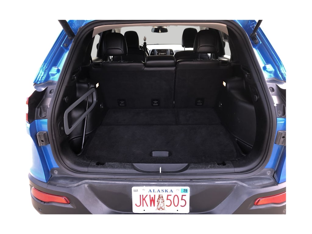 Thumbnail: 2018 Jeep Cherokee - 15