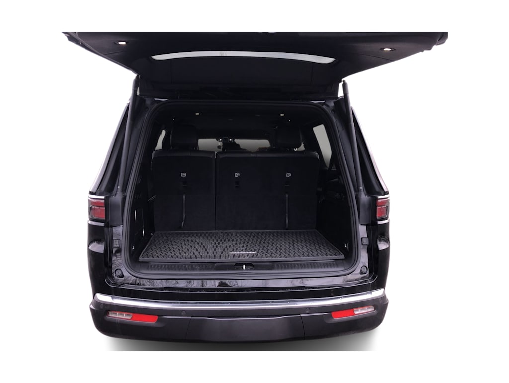 Thumbnail: 2022 Jeep Wagoneer - 14