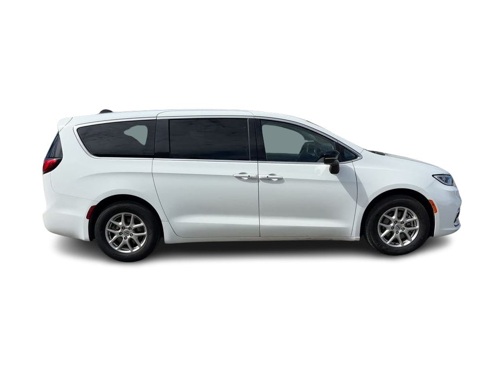 Thumbnail: 2024 Chrysler Pacifica - 25