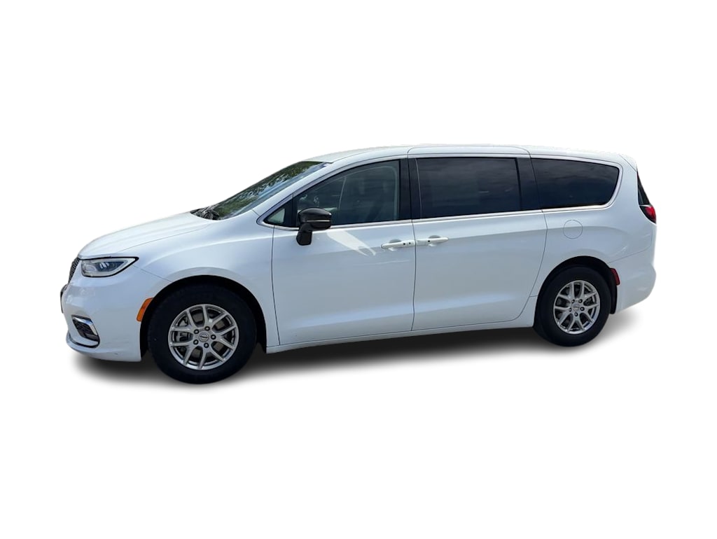 Thumbnail: 2024 Chrysler Pacifica - 3