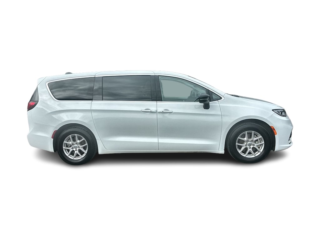 Thumbnail: 2024 Chrysler Pacifica - 17