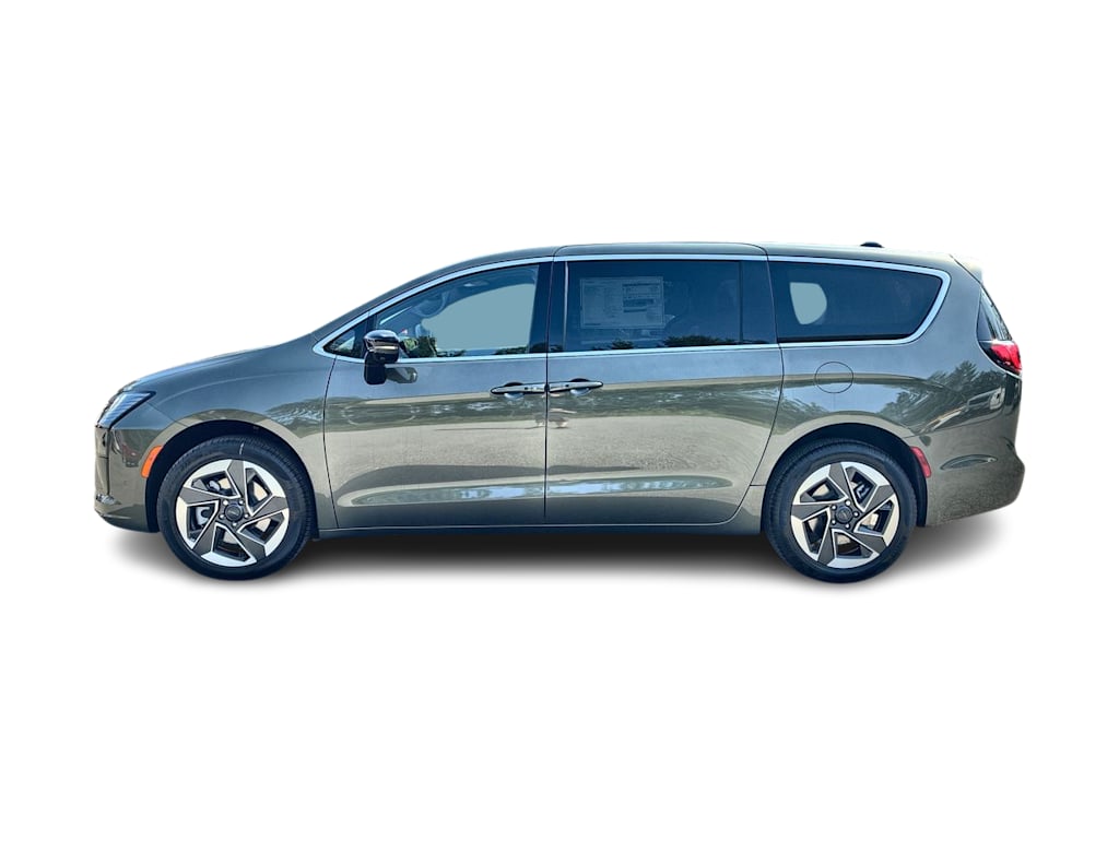 Thumbnail: 2027 Chrysler Pacifica - 3
