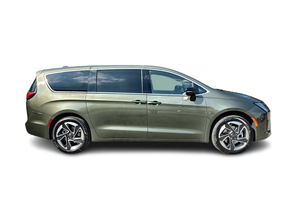 Thumbnail: 2027 Chrysler Pacifica - 17