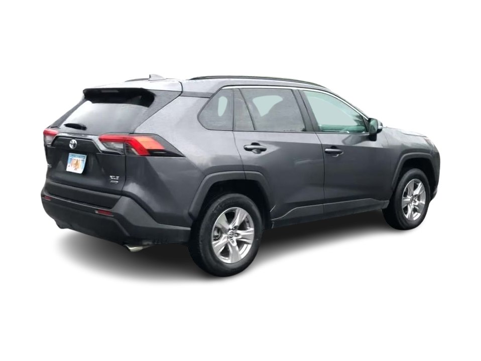 2022 Toyota RAV4 XLE 24