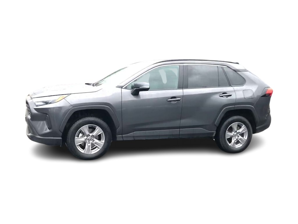 2022 Toyota RAV4 XLE 3