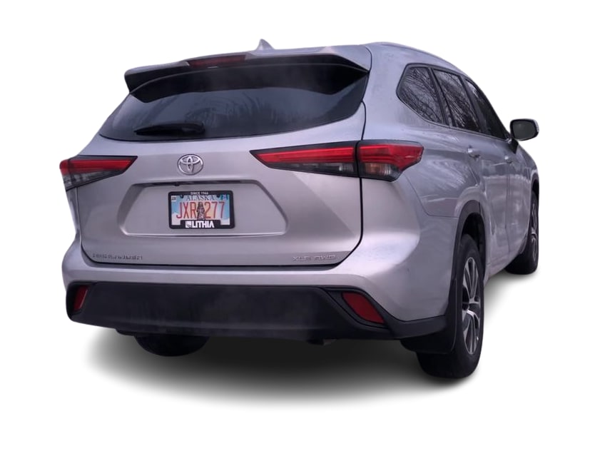 Thumbnail: 2023 Toyota Highlander - 15