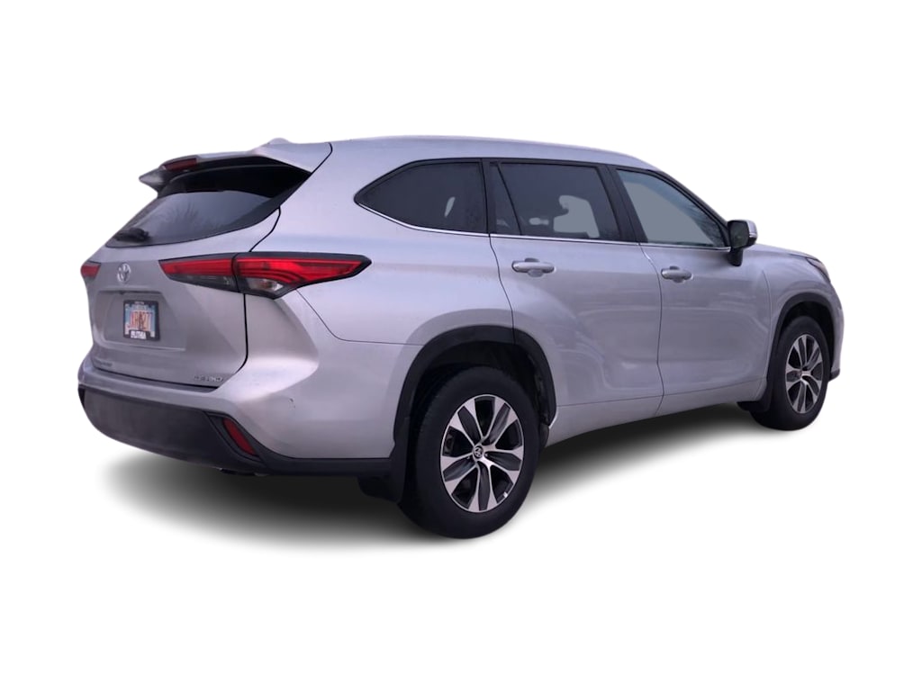 Thumbnail: 2023 Toyota Highlander - 16