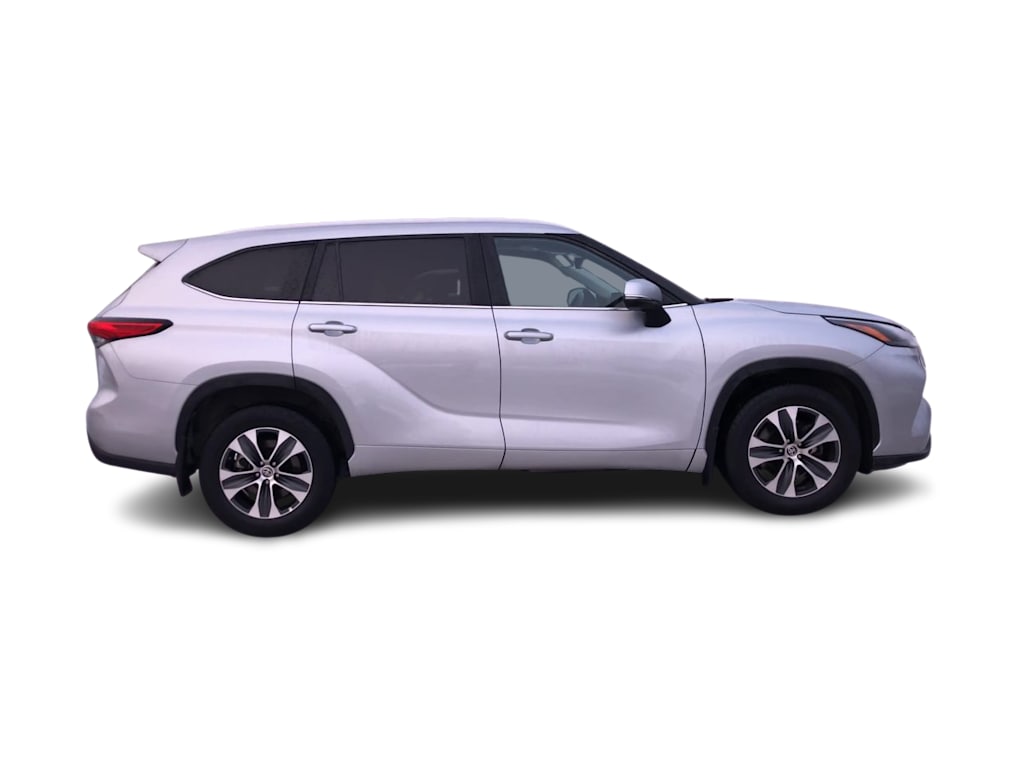 Thumbnail: 2023 Toyota Highlander - 18