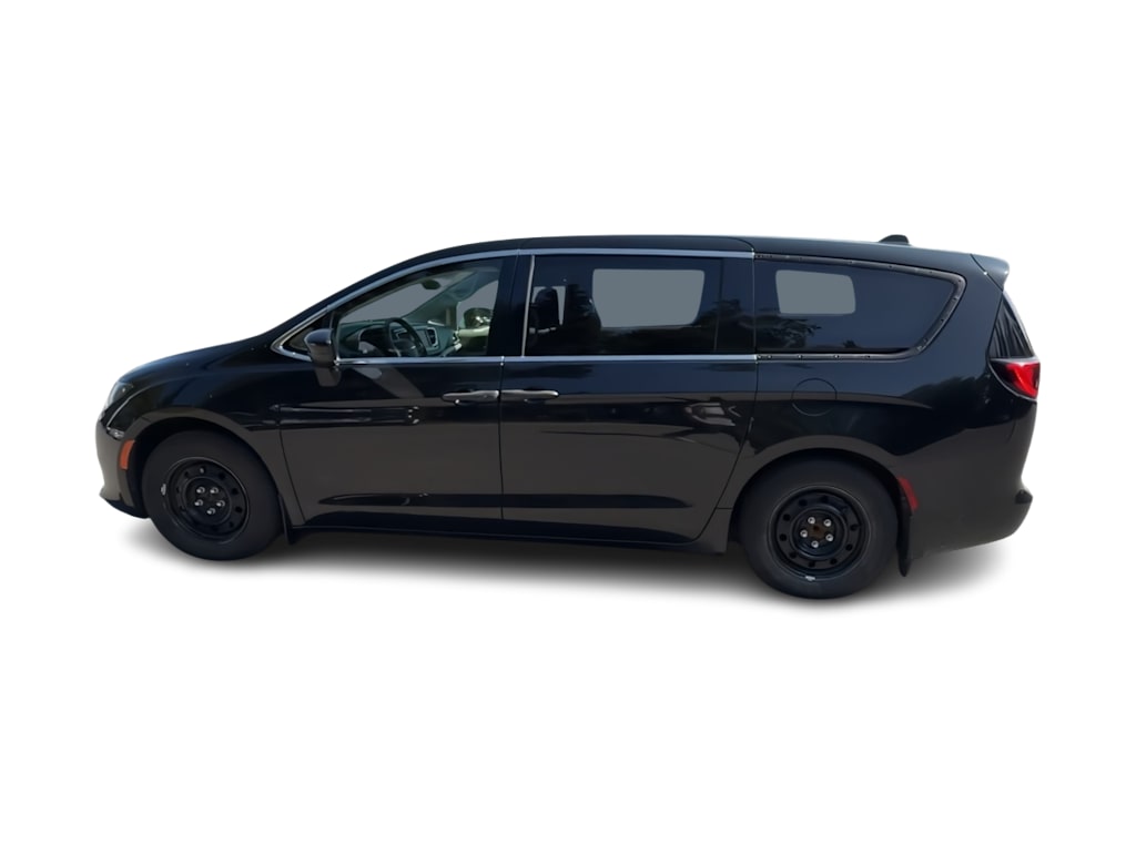 Thumbnail: 2020 Chrysler Voyager - 15