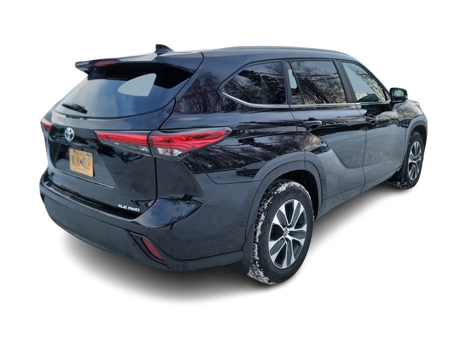 Thumbnail: 2023 Toyota Highlander - 21