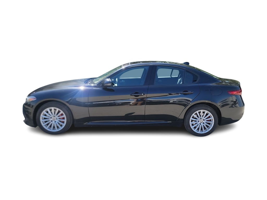 Thumbnail: 2023 Alfa Romeo Giulia - 4