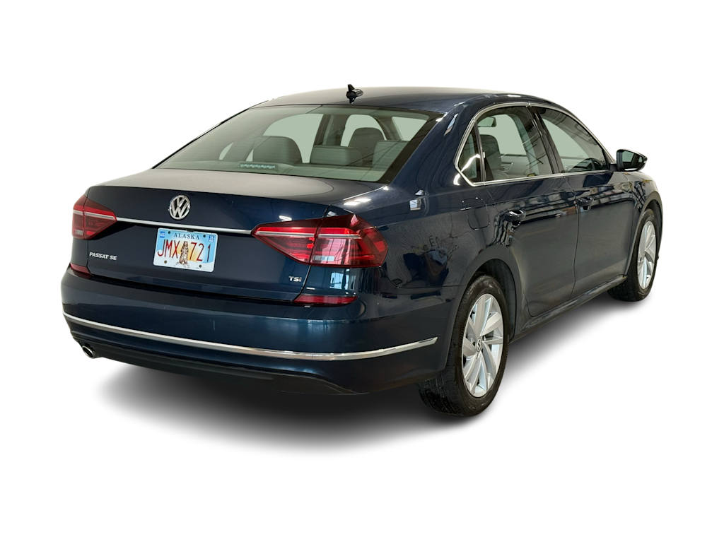 Thumbnail: 2018 Volkswagen Passat - 15