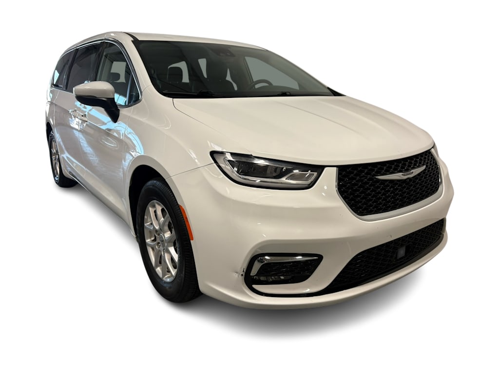 Thumbnail: 2023 Chrysler Pacifica - 14