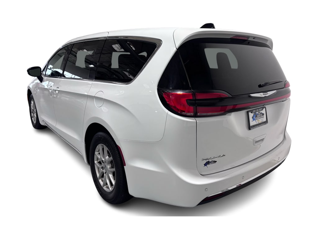 Thumbnail: 2025 Chrysler Pacifica - 4