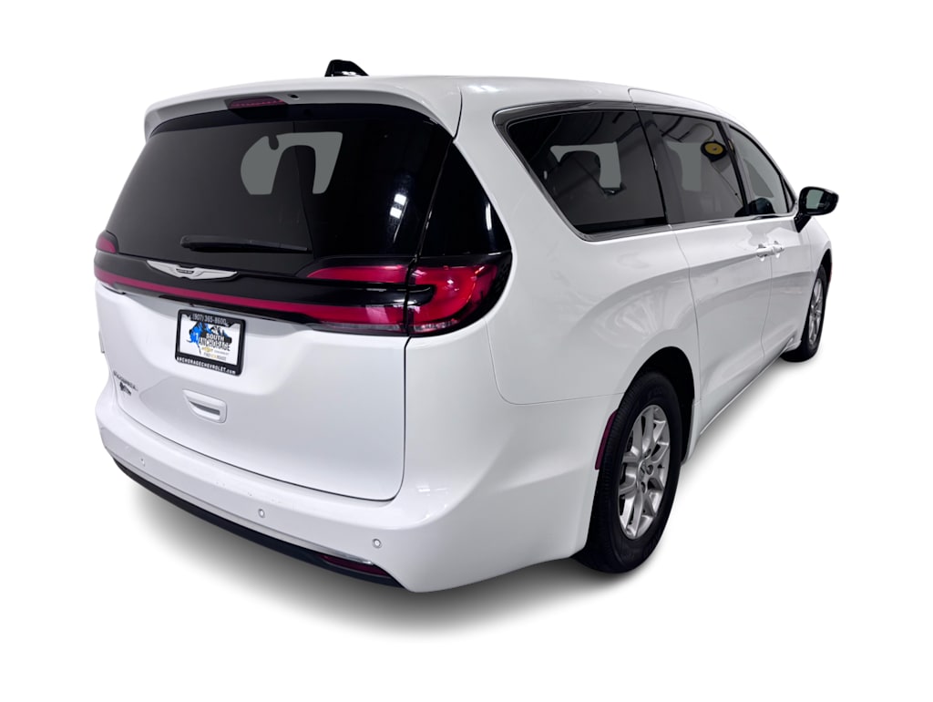 Thumbnail: 2025 Chrysler Pacifica - 17