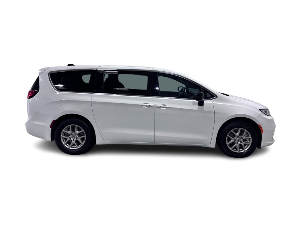 Thumbnail: 2025 Chrysler Pacifica - 16