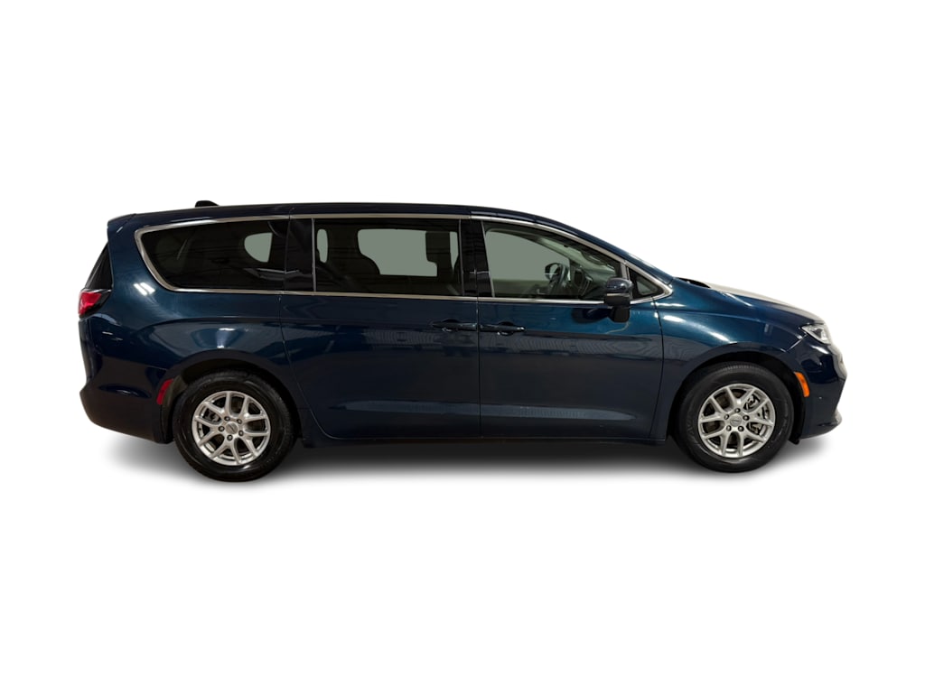 Thumbnail: 2023 Chrysler Pacifica - 14