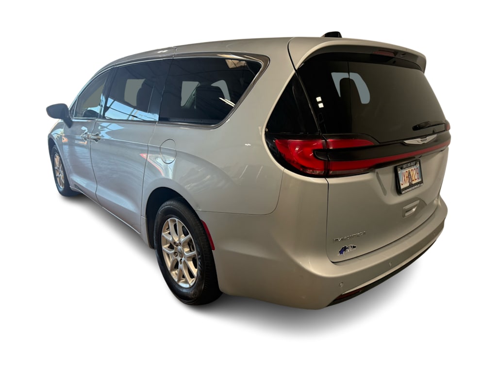 Thumbnail: 2023 Chrysler Pacifica - 4