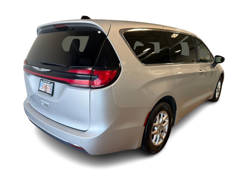 Thumbnail: 2023 Chrysler Pacifica - 15